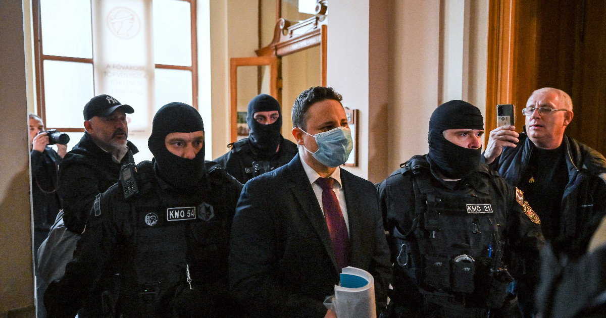 Schadl remains in custody, Völner did not appear on the first day of the trial Schadl remains in custody, Völner did not appear on the first day of the trial