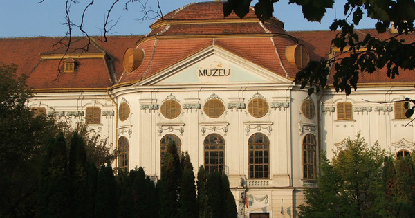 Nagyon bőkezű a kormány: 2 milliárddal támogatjuk nagyváradi püspöki palota felújítását Nagyon bőkezű a kormány: 2 milliárddal támogatjuk nagyváradi püspöki palota felújítását