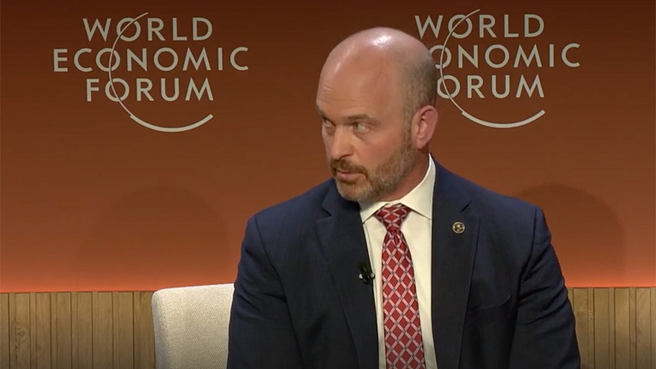 Video: The conservative speaker throws words in the face of the Davos globalists