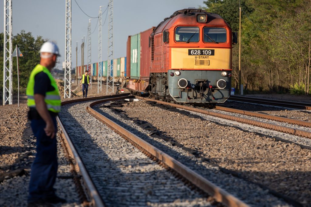 By the time the Budapest-Belgrade railway is built, everyone is already transporting in other directions