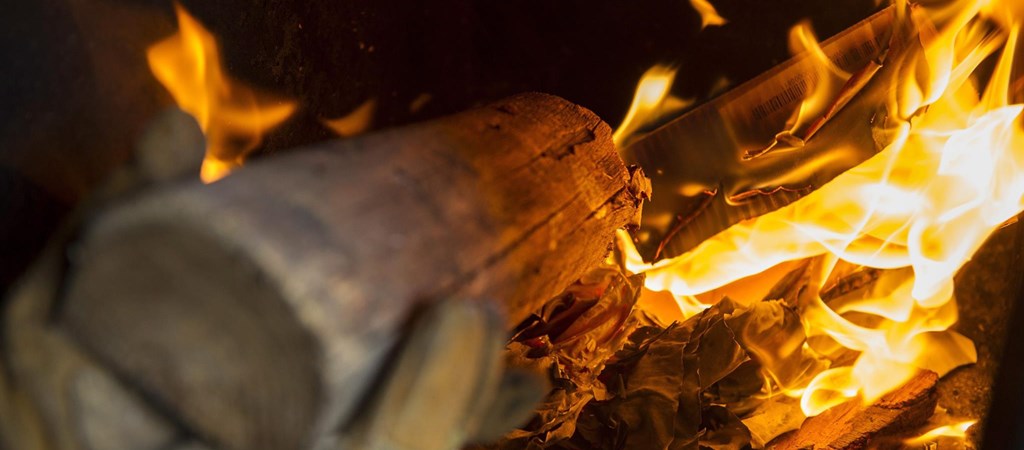 Le scuole dovrebbero valutare come potrebbero passare alla combustione del legno