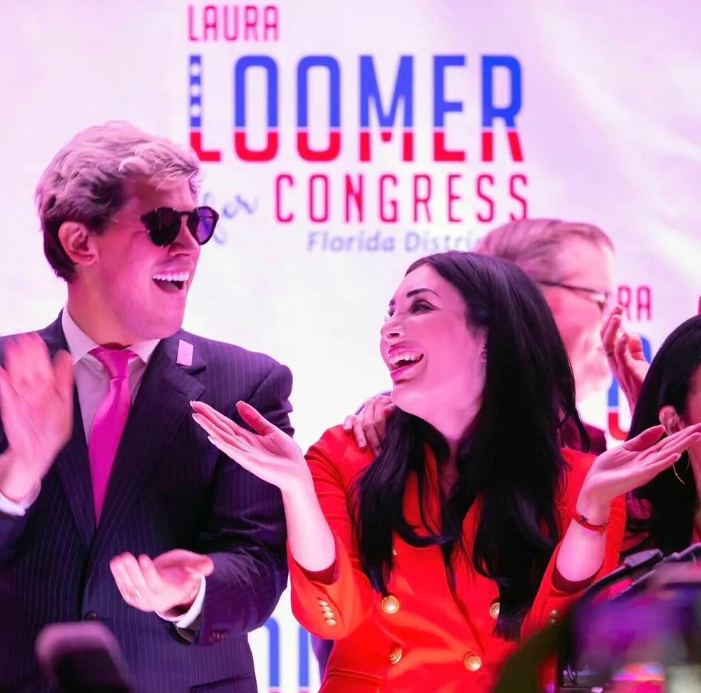 Laura Loomer convince gli americani ad approvare le leggi Noahide, che mettono a morte le persone per disobbedienza