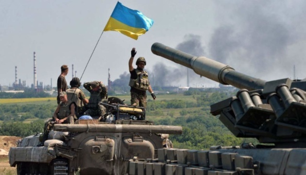 I soldati ucraini non vogliono tornare a casa, preferiscono deporre le armi davanti ai russi