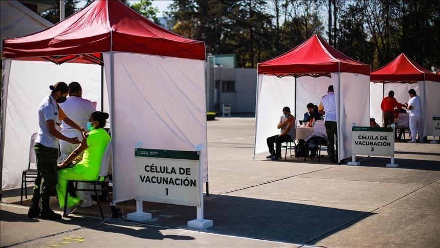 Perch il Cile sta battendo i record di vaccinazioni e infezioni?