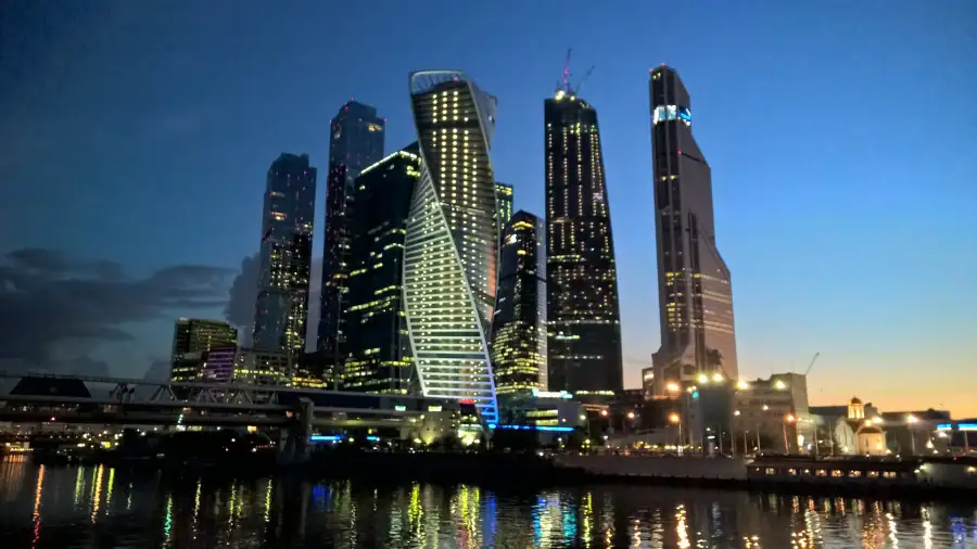 Ang iconic business center ng Moscow, ang Moskva City, ay tinamaan ng drone attack