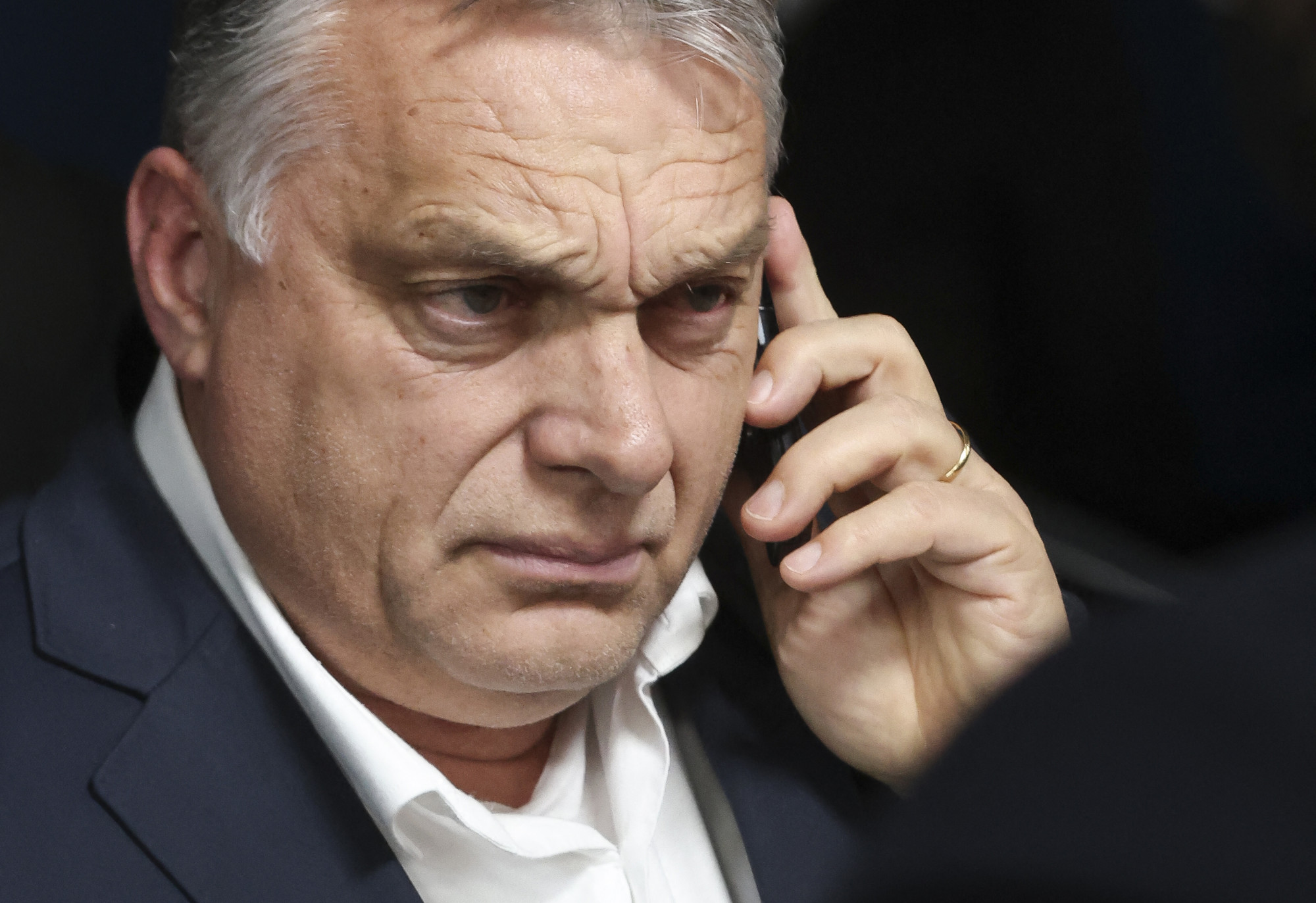 Bir devlet mobil irketinden daha fazlası olacak, Orbn yeni Macar telekomnikasyon devini kendi etrafında ina ediyor.