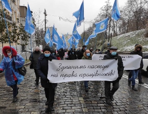 ยูเครน: สนับสนุนการต่อสู้เพื่อสิทธิแรงงานและสหภาพแรงงาน